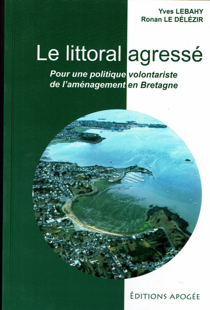 Livre sur l'aménagement du littoral en Bretagne.