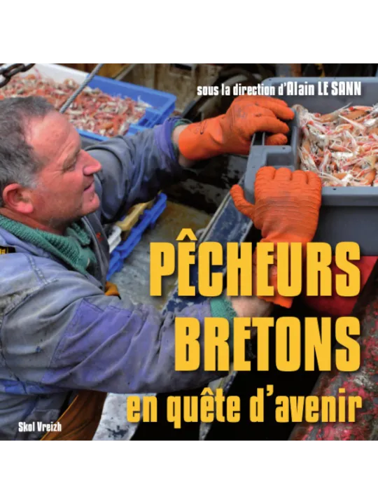 Pêcheur breton travaillant avec des crevettes.